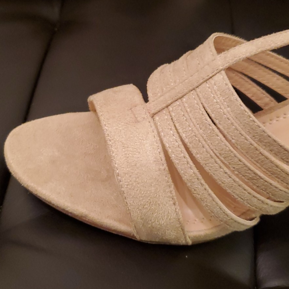 Heels - Picture 2 of 7